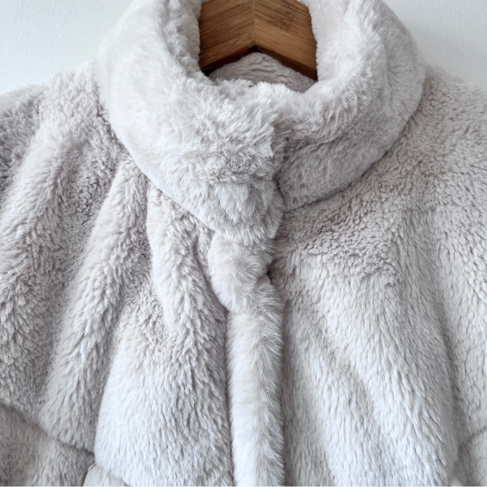 ZARA Women’s Ivory Cream Faux Fur Short Teddy Coat Size S - Picture 3 of 10